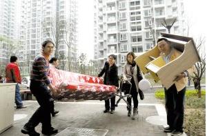 重庆晨报记者民心佳园体验当物管